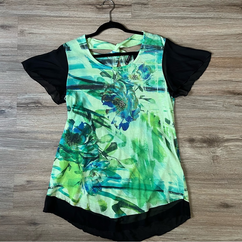 Size is Large. Rhinestone flower design with a mixture of a blue and green.